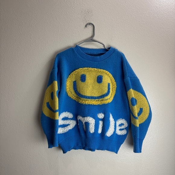 Sweaters - Smile Vintage Sweater 90s